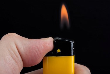 За продажу детям зажигалок будут штрафовать 